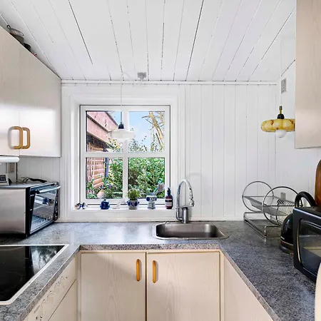 Cozy Close To Forest And * Hasle