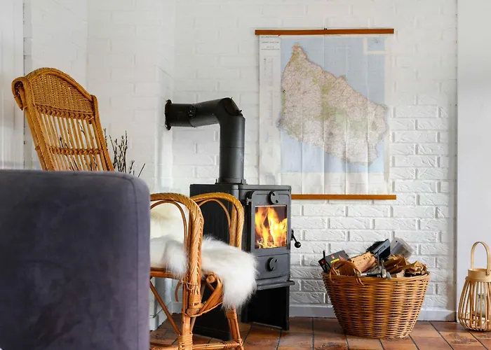 Vakantiehuis Cozy Close To Forest And *