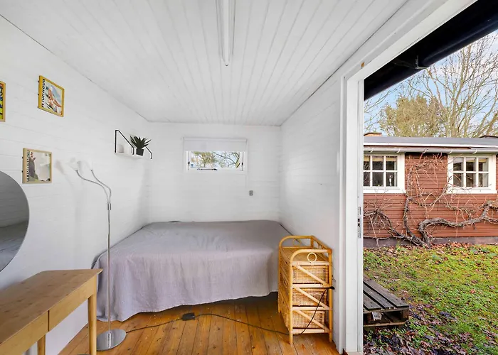 Cozy Close To Forest And *